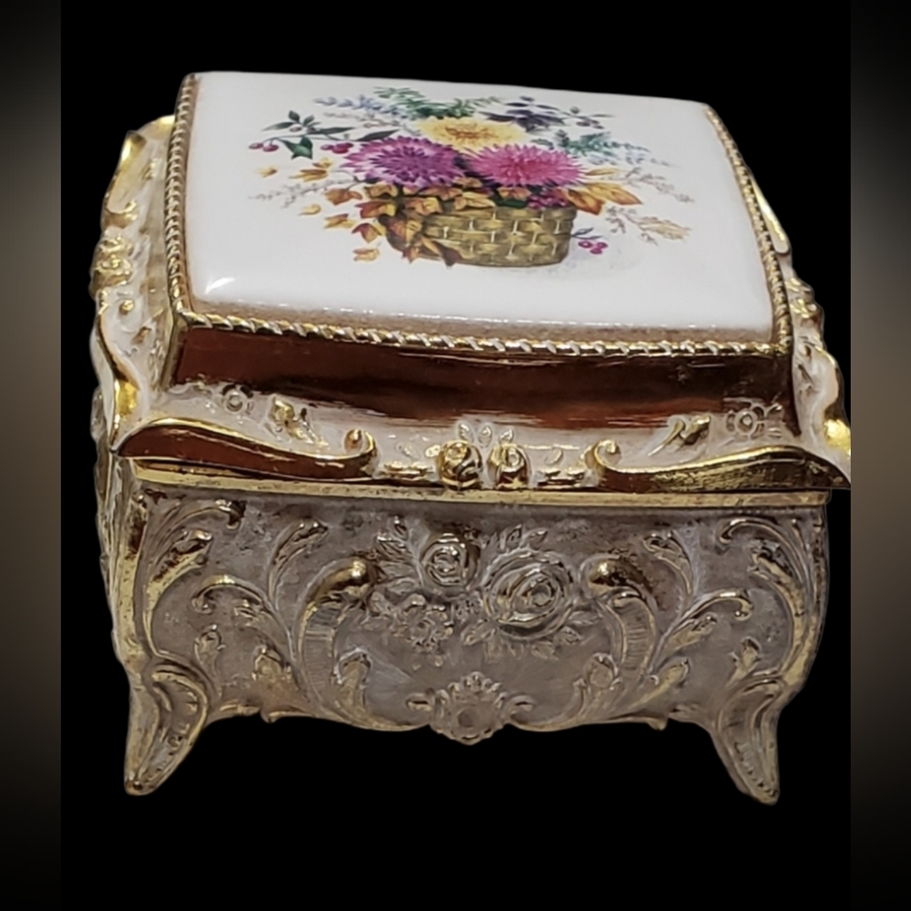 Vtg./Antique JAPAN Musical Trinket Mystery Box